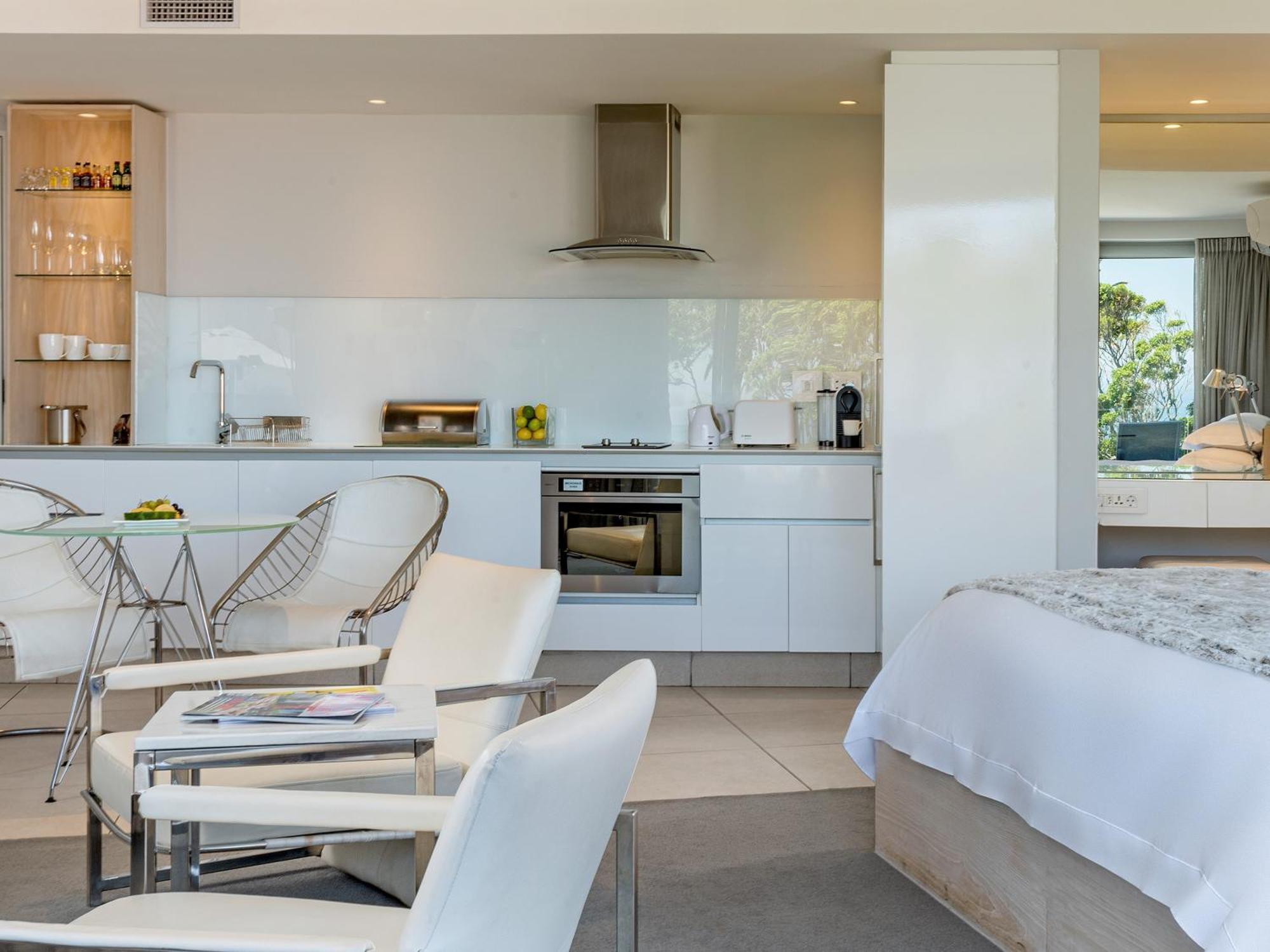 فندق بوتيك ساوث بيتش كامبس باي كيب تاون المظهر الخارجي الصورة A kitchen in a hotel suite