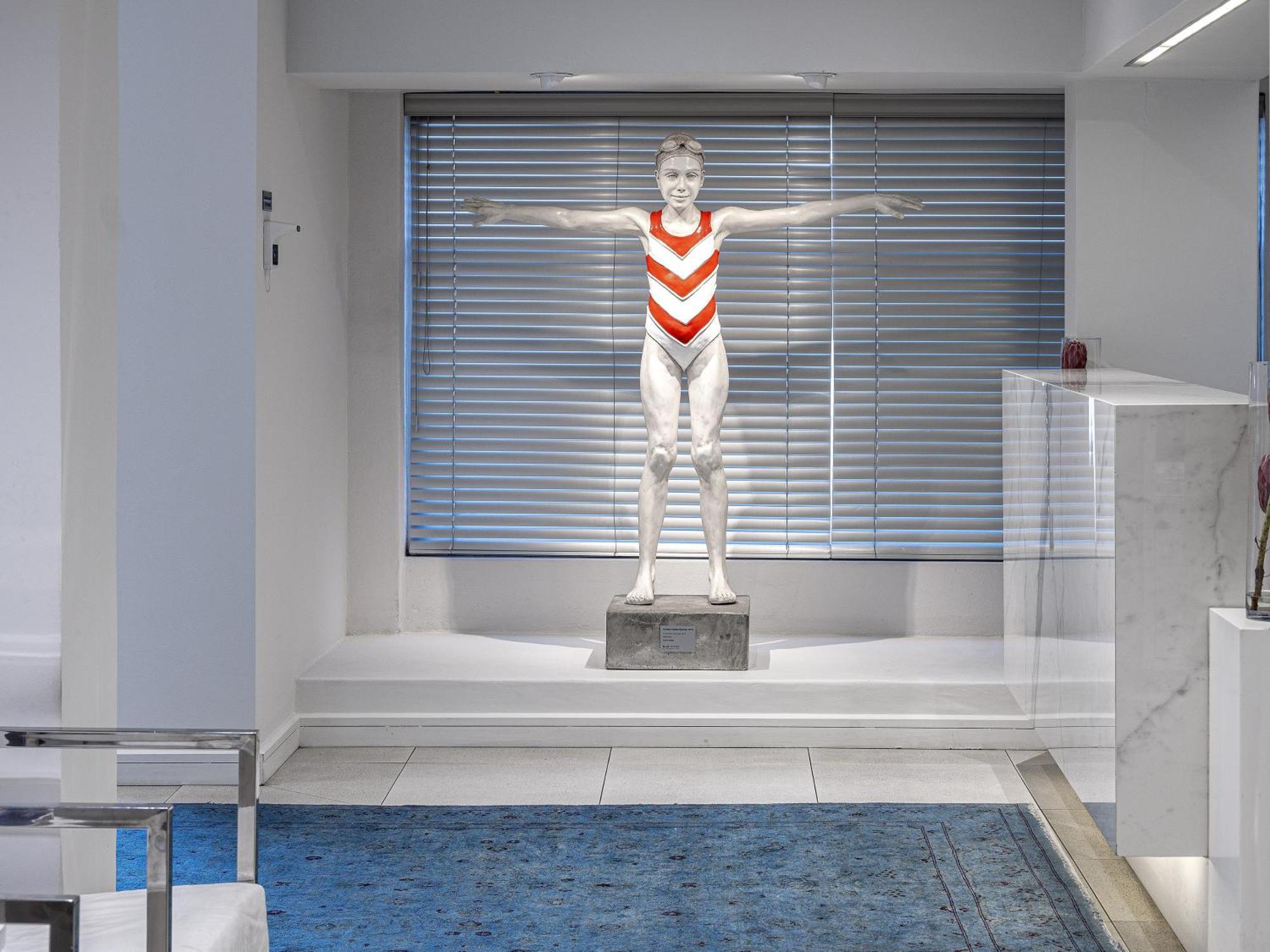 فندق بوتيك ساوث بيتش كامبس باي كيب تاون المظهر الخارجي الصورة The sculpture of the swimmer